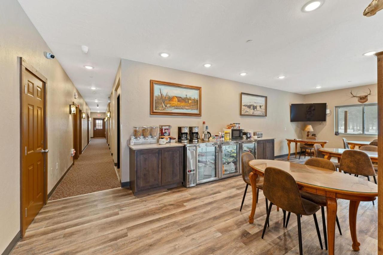 Wagon Wheel Hotel Запад Йеллоустон Экстерьер фото